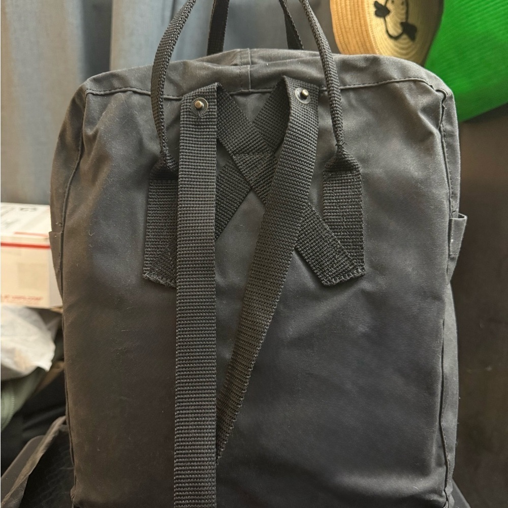 Kånken Classic Black Backpack - Picture 4 of 9